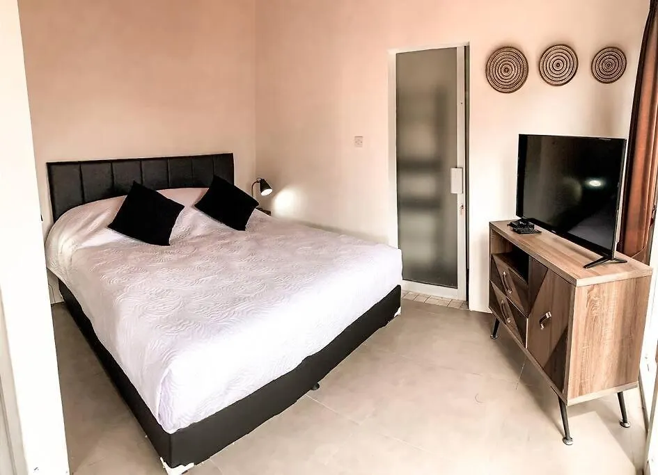 Elegant 5 Bdr Villa In The Heart Of Seminyak