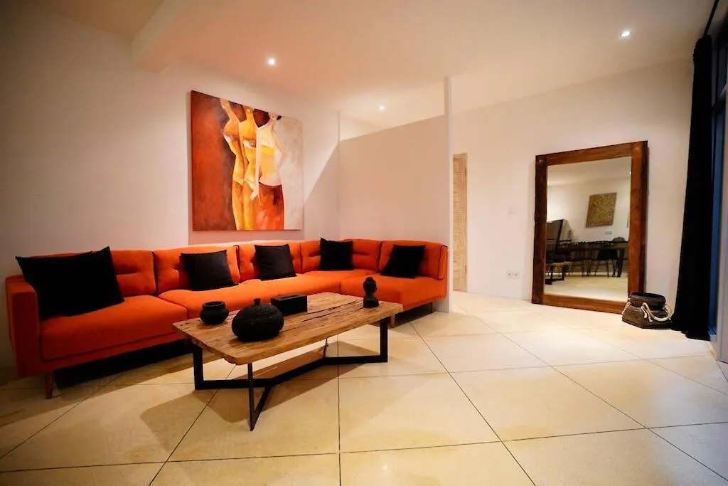 Elegant 5 Bdr Villa In The Heart Of Seminyak