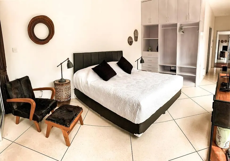 Elegant 5 Bdr Villa In The Heart Of Seminyak 0*, Seminyak (Bali)