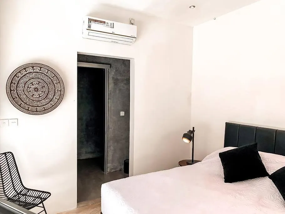 Elegant 5 Bdr Villa In The Heart Of Seminyak 0*, Seminyak (Bali)
