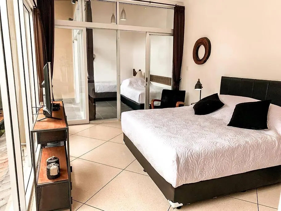 Elegant 5 Bdr Villa In The Heart Of Seminyak
